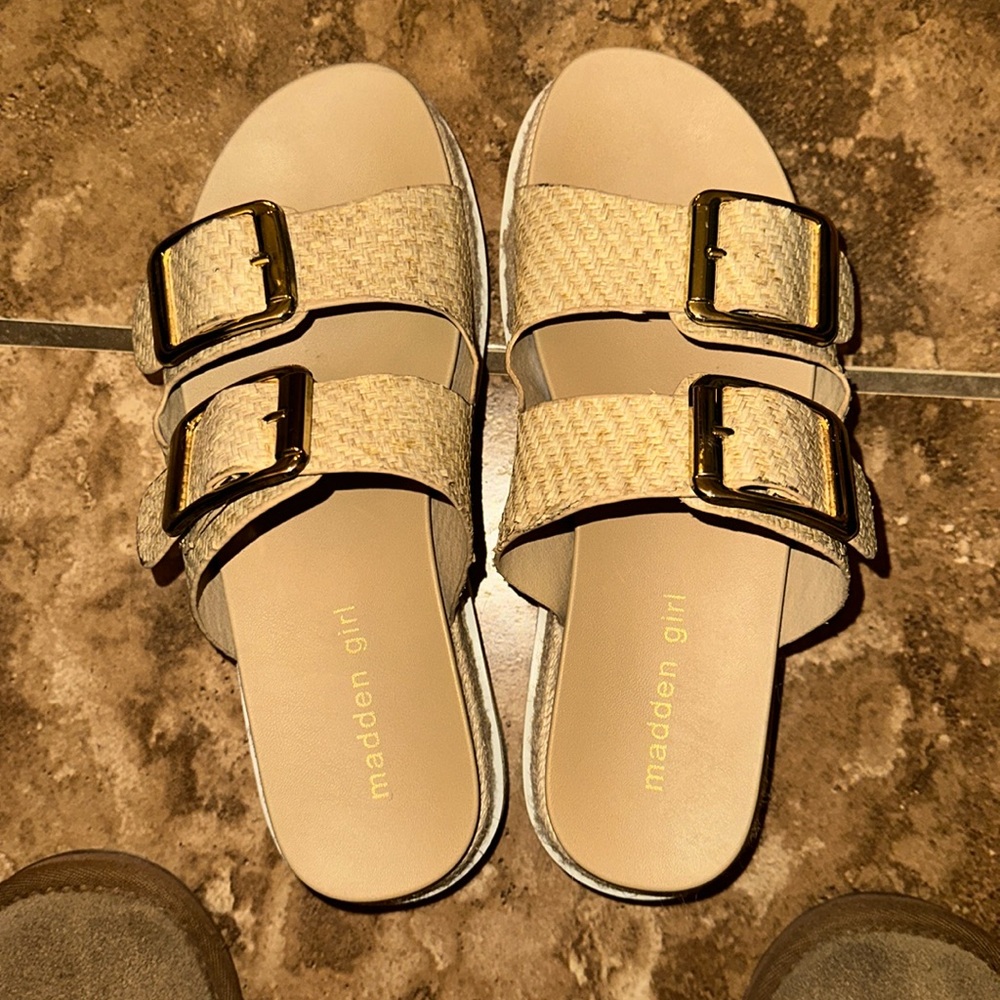 Madden Girl mithycal sandals Tan Platform Sandals with Bold Straps. Size 7